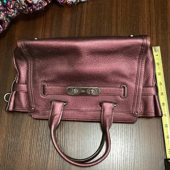Coach Swagger without crossbody strap and a slight lean - Picture 1 of 14